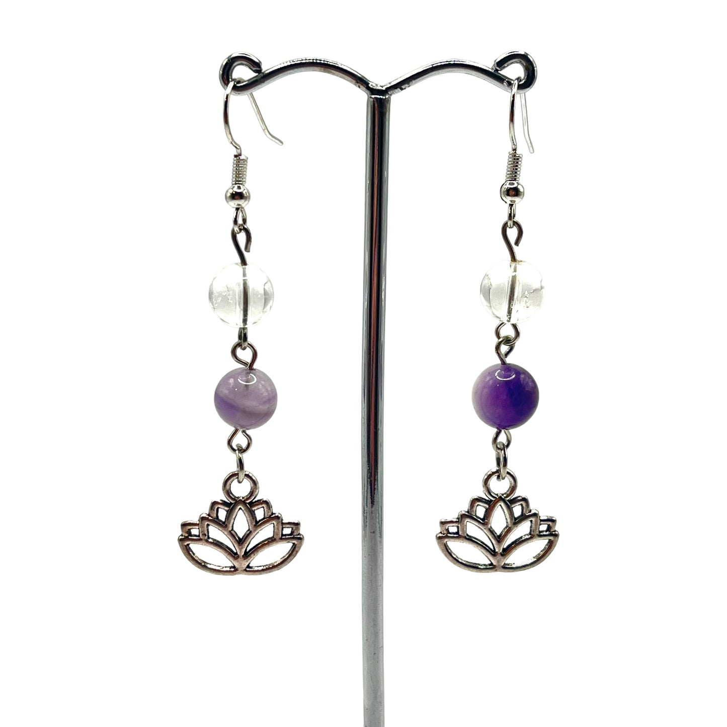 Oorbellen chevron amethist/bergkristal met lotus
